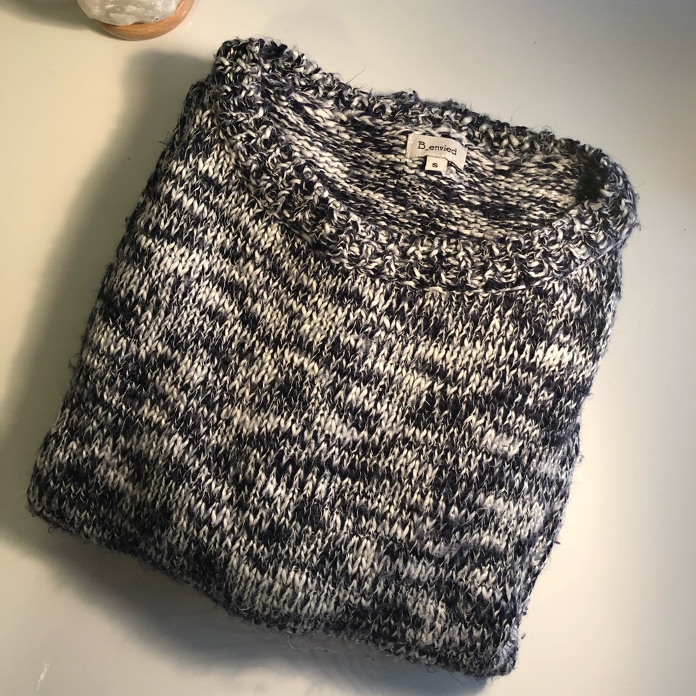 Navy and white knitted top